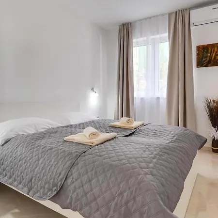 Apartman Gorgeous In Tribanj With Wi-fi Šibuljina